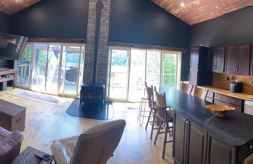 Unorganized Centre Parry Sound Cottage | Black Timber Lakehouse