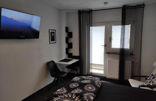 Kaninchenberg Apartment | Black & White Apartment