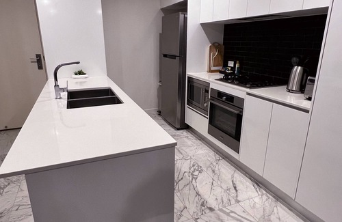 Braddon Apartment | Black & White Delight - 2bd 2bth