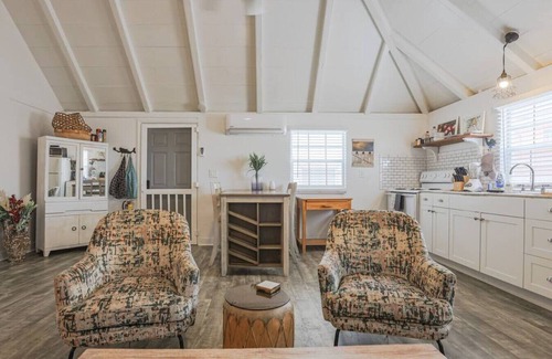 Estate East Street Apartment | Blackbeard's Rendezvous - Downtown Danish Villa
