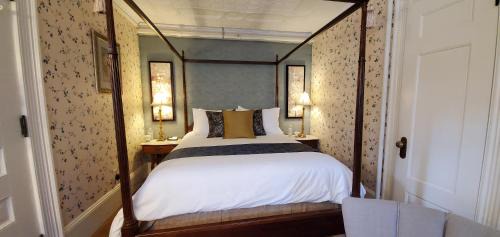 Camden Bed & Breakfast | Blackberry Inn