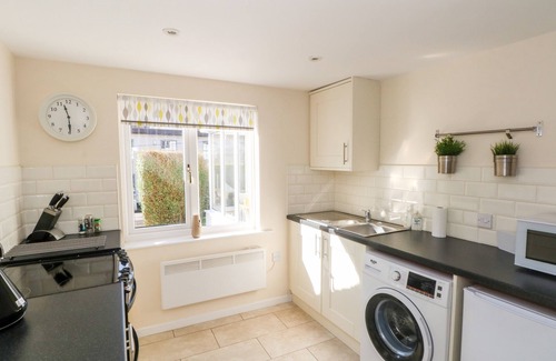 Jackfield Cottage | BLACKBIRD COTTAGE, family friendly, with a garden in Ironbridge
