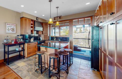 Big White Ski Resort House | Blacksmith Lodge 4