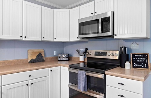 Wintergreen Cabin | Blackwood Chalet