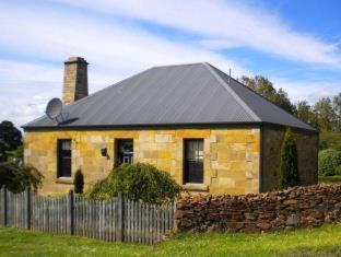Mole Creek Villa | Blackwood Park Cottages Mole Creek