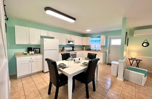 Treasure Cay Apartment | Blair's Bungalow - 2 bdrm w/dock slip Green Turtle Cay