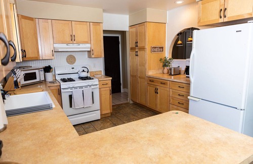 Alamosa House | Blanca Vista Escape-2 Minutes from Alamosa *Free Hot Springs Admission Included*