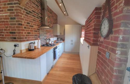 New Forest District House | Blashford Manor Farmhouse Holiday Cottage - The Shire Cottage