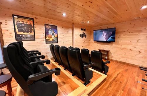 Gatlinburg - Pigeon Forge Ski Chalet | Blaze of Glory - New Luxury, 4BR, Theater, Arcade, EVC, Location