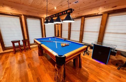 Gatlinburg - Pigeon Forge Ski Chalet | Blaze of Glory - New Luxury, 4BR, Theater, Arcade, EVC, Location