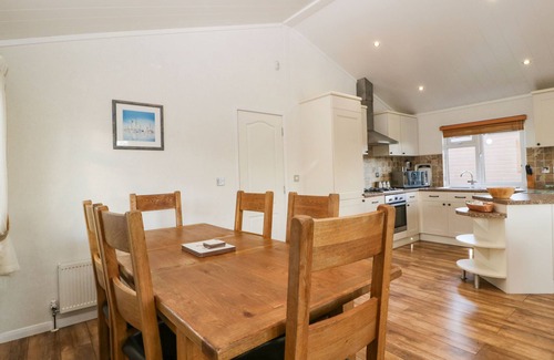 Puxton Cottage | BLENHEIM LODGE, family friendly, luxury holiday cottage in Hewish