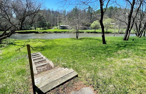 Lansing House | Blessed on the New River