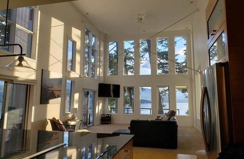 Blind Bay House | Blind Bay Lakeside Shuswap House Private Beach Swim Platform Buoy Acreage Views