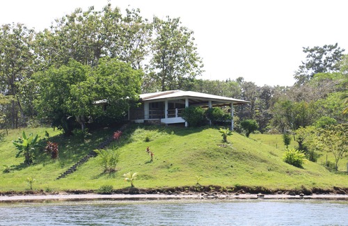 Bocatorito House | Bliss and Tranquility await in Dolphin Bay