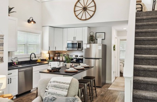 Monteagle Cottage | Bliss at the Bluff: Luxury Tiny House Retreat in Monteagle, TN!