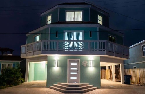 Port Isabel House | Blizzard's Lighthouse 4 Bedroom Home
