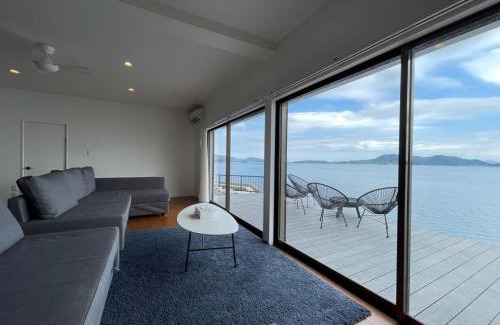 Kurahashi House | bLOCAL Sugawa House - Exclusive Seaside Escape in Ocean House