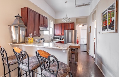 Mid-City House | Block From Streetcar To Jazz Fest and French Quarter