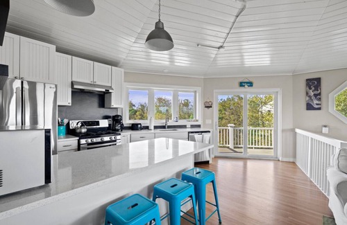 New Shoreham House | Block Island Home - 4 Bedroom home on West Beach Road w/Panoramic Ocean Views