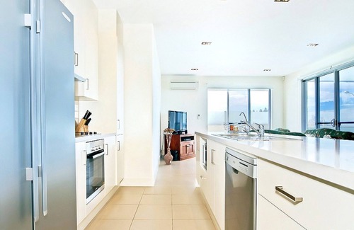 Victor Harbor Apartment | Block No. 6: Top Level Beach Views in the Perfect Location
