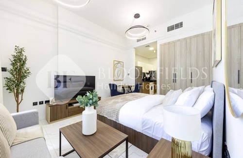 Abu Dhabi City Center Apartment | Bloomfields Elegant Pool View Stu The Ga