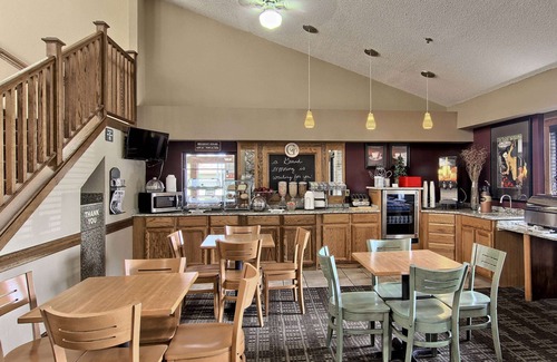 Traverse City Hotel | Blossom Hotel & Suites Traverse City