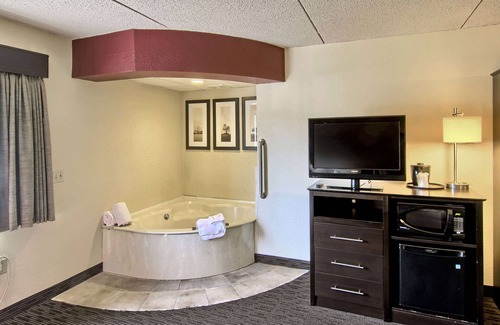Traverse City Hotel | Blossom Hotel & Suites Traverse City