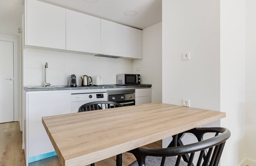 San Sebastian de los Reyes House | Blueground | San Sebastian de los Reyes, pool & gym, coworking