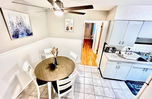 Westwood Apartment | Blue 1 Bdrm 2 Qn Bds Garage Prkng 13 Min to Dwntw