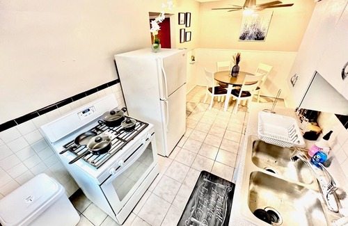 Westwood Apartment | Blue 1 Bdrm 2 Qn Bds Garage Prkng 13 Min to Dwntw