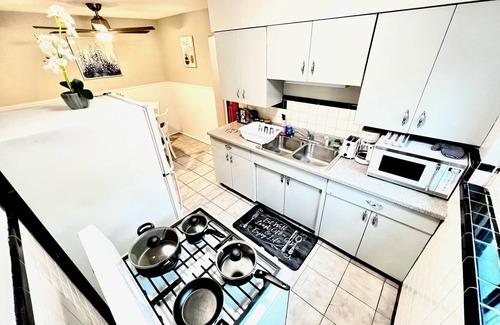 Westwood Apartment | Blue 1 Bdrm 2 Qn Bds Garage Prkng 13 Min to Dwntw