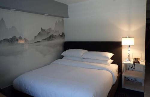 West Springfield Hotel | Blue - A Modern Hotel, Ascend Hotel Collection