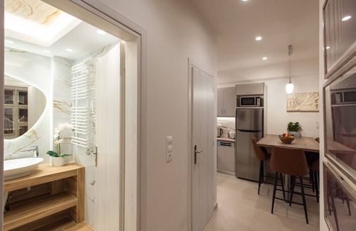 Koukaki Apartment | Blue Ark Acropolis Compass