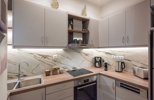 Koukaki Apartment | Blue Ark Acropolis Compass