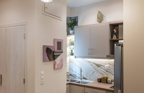Koukaki Apartment | Blue Ark Acropolis Compass