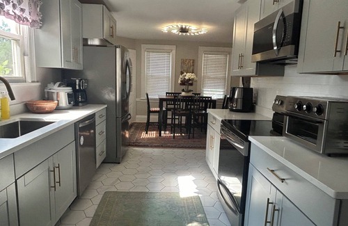 West Hartford House | Blue Back Bungalownn
