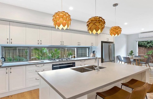 Blue Bay House | BLUE BAY COTTAGE - FAMILY FRIENDLY, WALK TO BEACH
