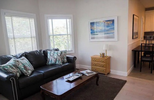 Pipes Cove House | Blue Bay Dream w/Seasonal Outdoor Jacuzzi, Cabana + Office