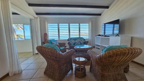 Blue Bay Apartment | Blue Bay Horizon - Beachfront Holiday Homes
