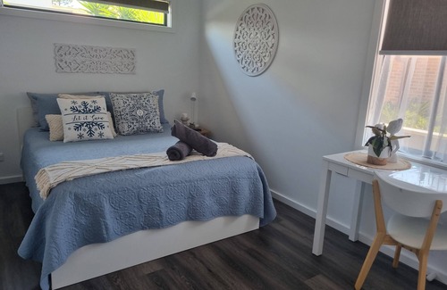 Lake Illawarra House | Blue Beach House - dog friendly. Walk to Beach, lake. Fish surf swim SUP dive