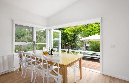 Shoreham House | Blue Beachside - Luxe, Pet Friendly, Walk to Beach
