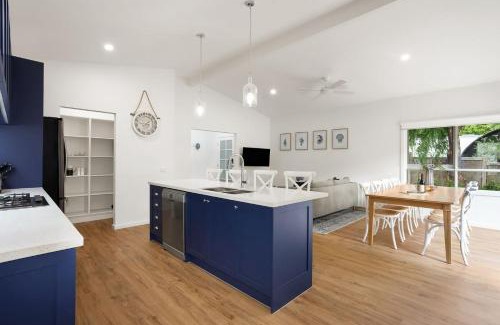 Shoreham House | Blue Beachside - Luxe, Pet Friendly, Walk to Beach