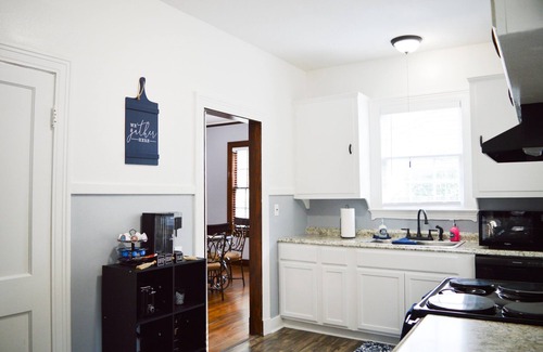 Jackson House | Blue Bengal Bungalow 5 mins to Downtown Jackson & 15 mins to Jackson’s Airport