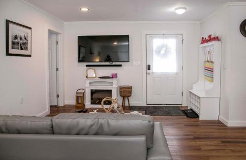 Valois House | Blue Bungalow