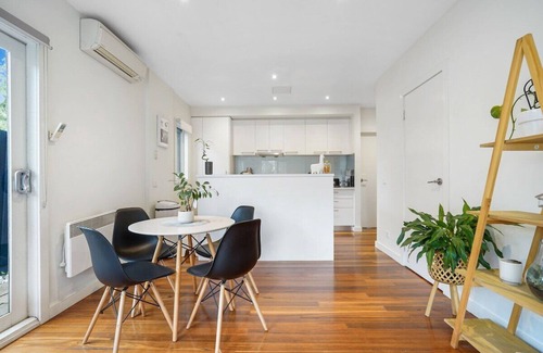 Williamstown House | Blue Chip Williamstown Beach Bay Townhouse