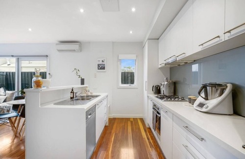 Williamstown House | Blue Chip Williamstown Beach Bay Townhouse