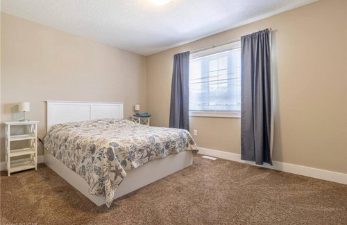 Grand Bend House | Blue Coral Peaceful Cottage Getaway
