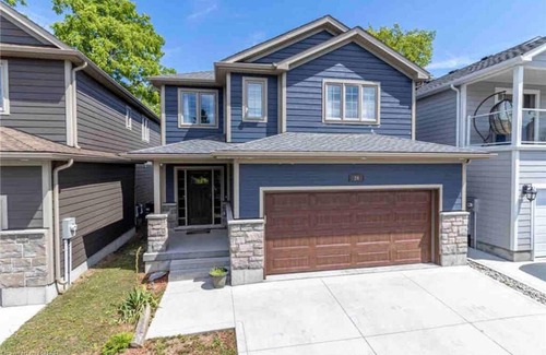 Grand Bend House | Blue Coral Peaceful Cottage Getaway