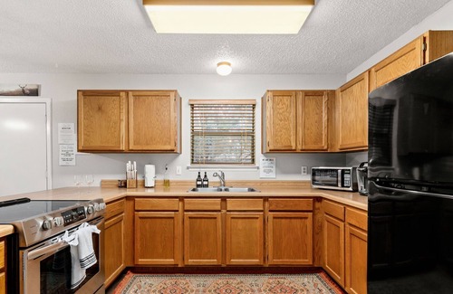 Canyon Lake Cottage | Blue Door Cottage Family Game Room - Family Friendly!