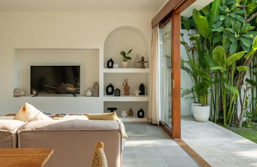 Batu Bolong Villa | Blue Door Villa, Central Canggu